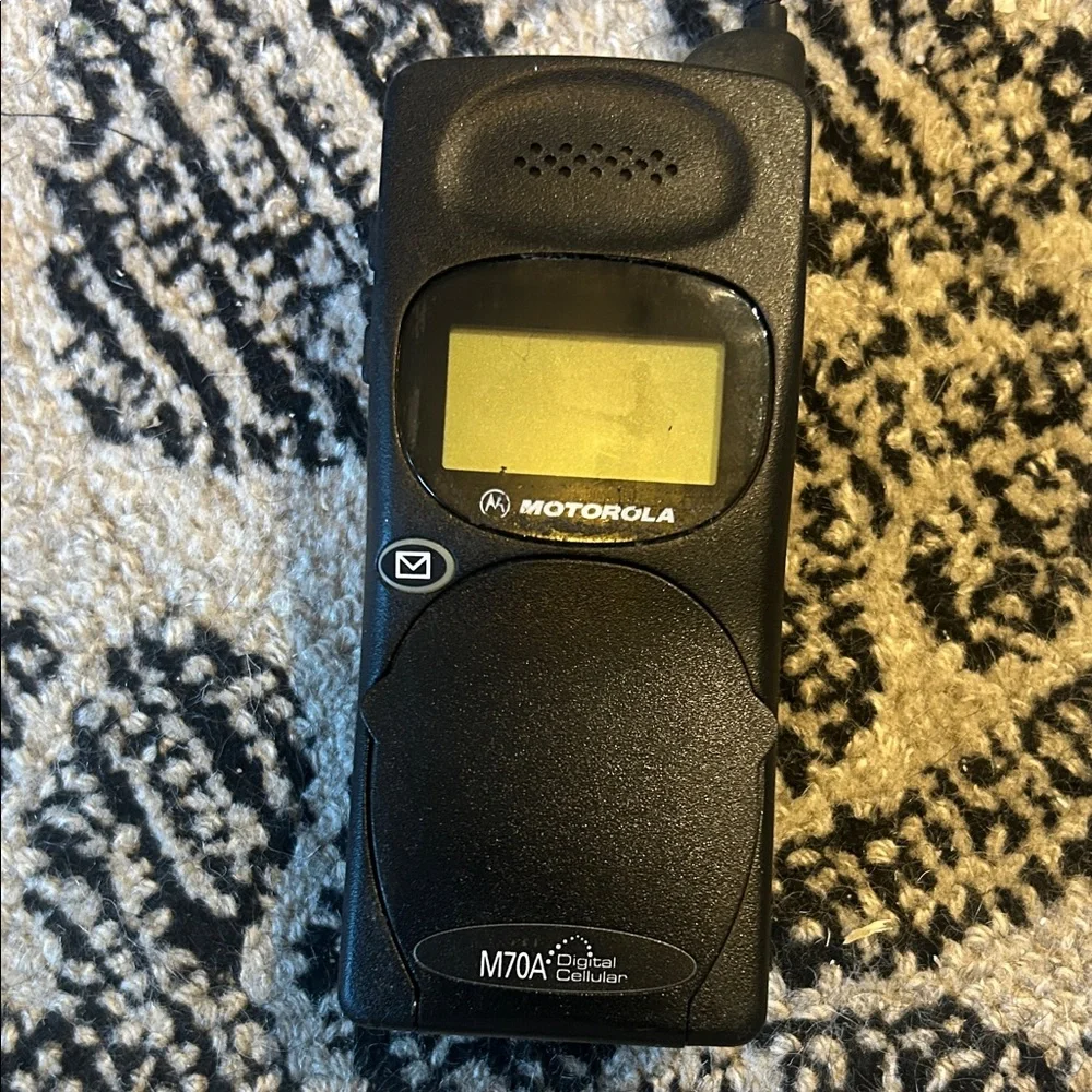 Vintage 1988 Motorola Black Flip Cell Phone